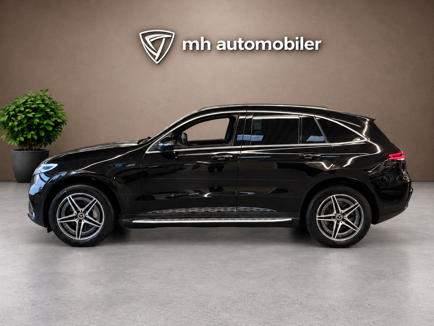 Sort Mercedes EQC400 fra 2021