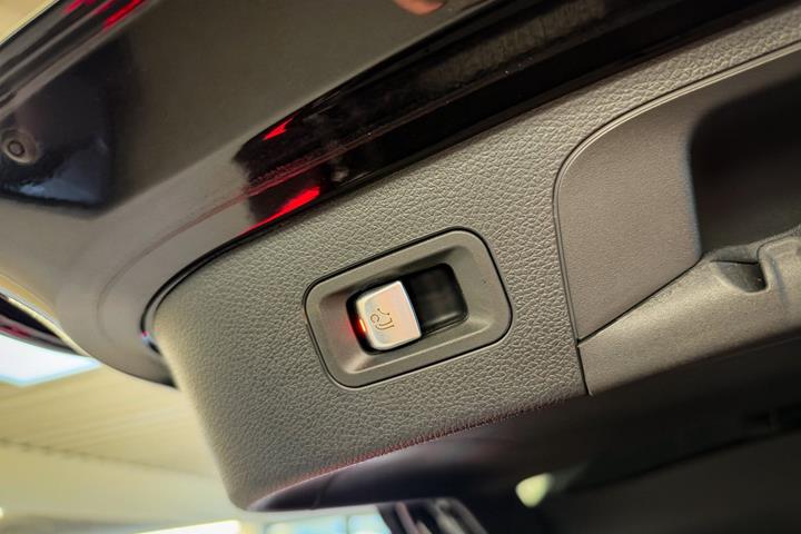 Sort Mercedes EQC400 fra 2021
