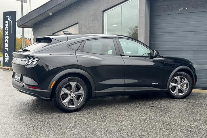 Sort Ford Mustang Mach-E fra 2022