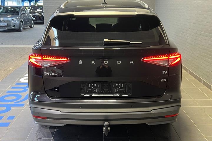 Sort Skoda Enyaq fra 2023