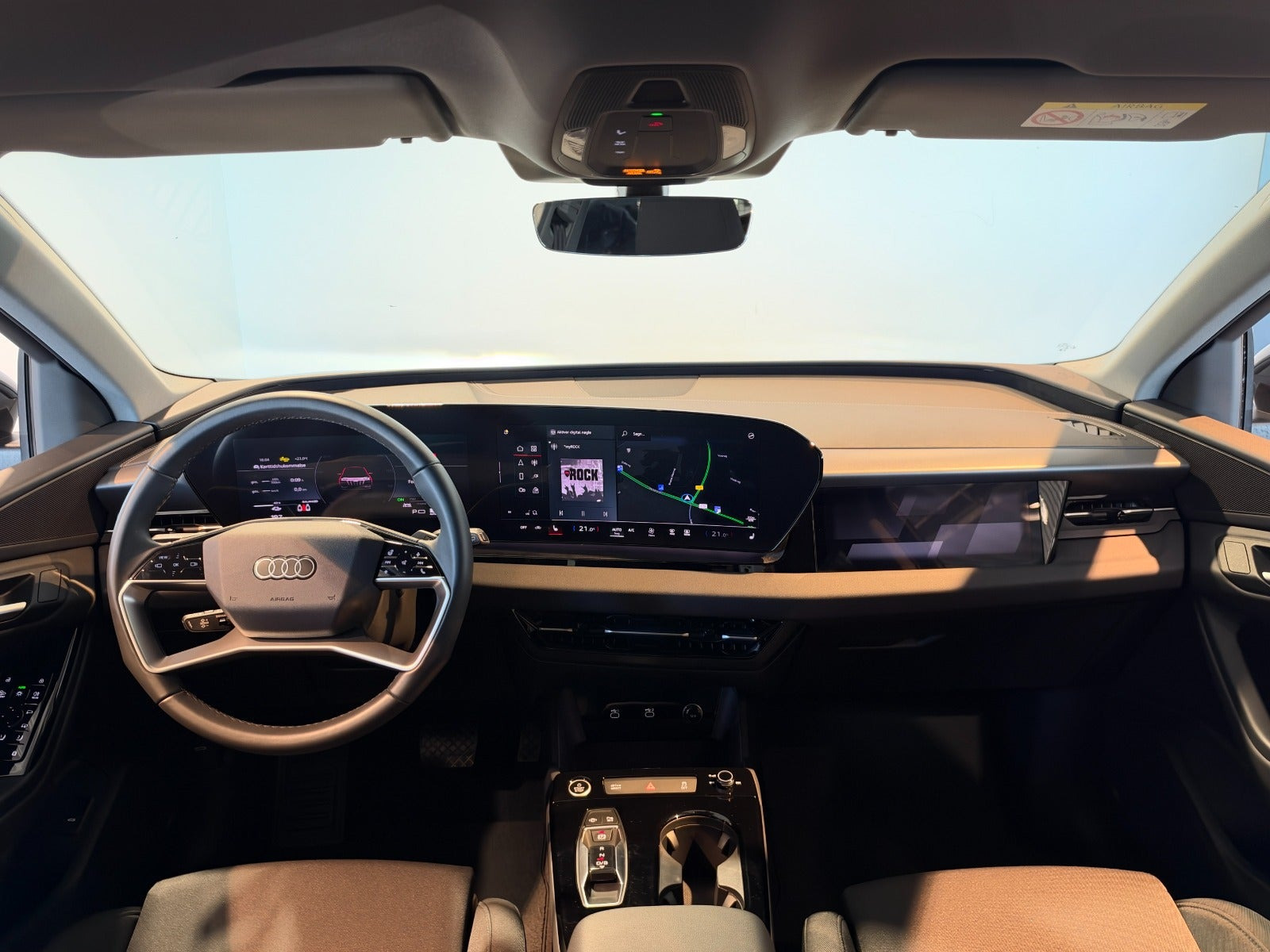 Grå Audi Q6 e-tron fra 2025