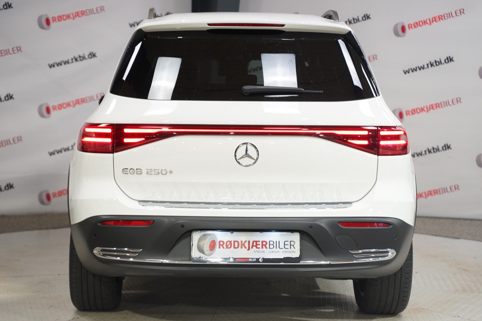 Hvid Mercedes EQB250+ fra 2025