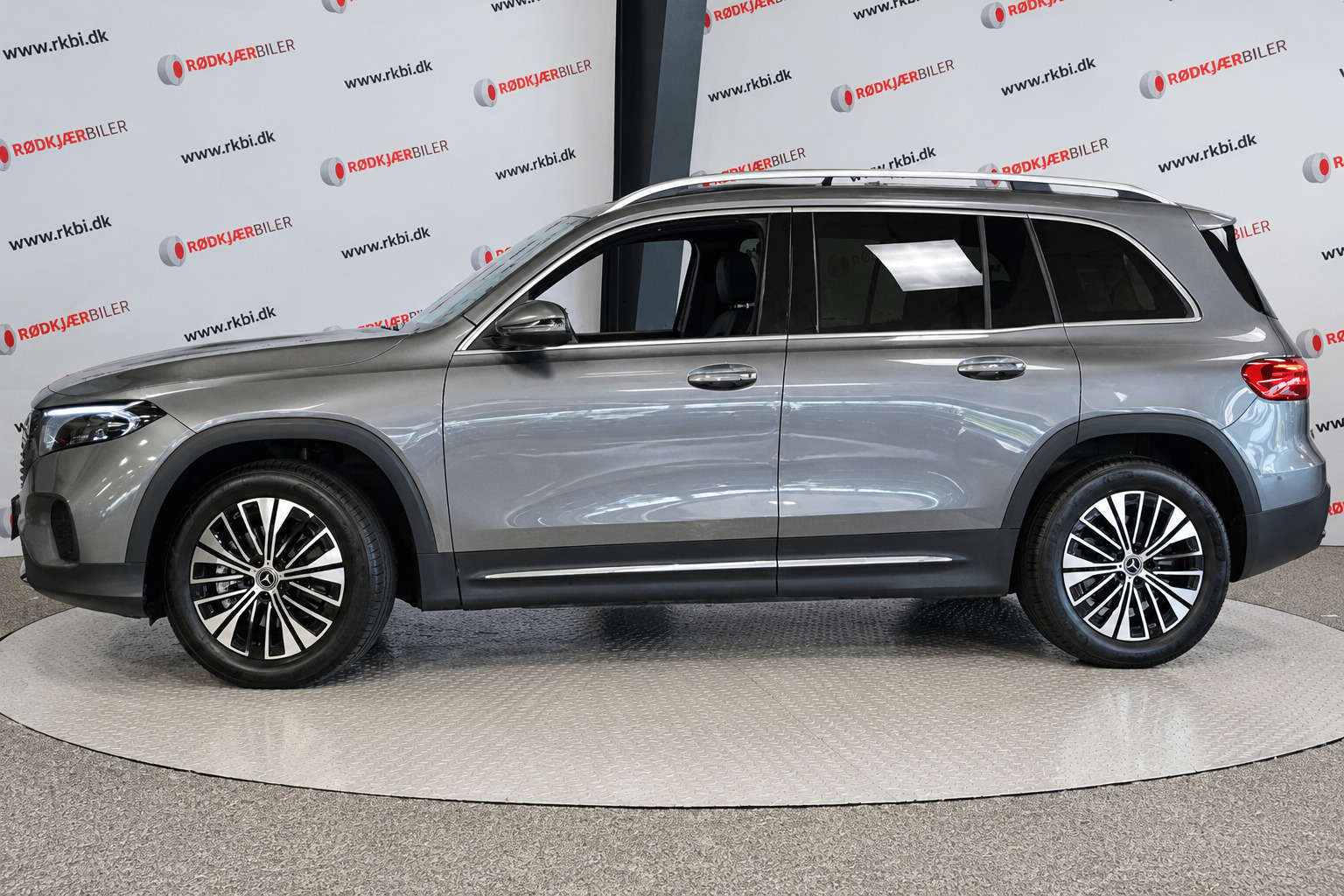 Grå Mercedes EQB250+ fra 2025