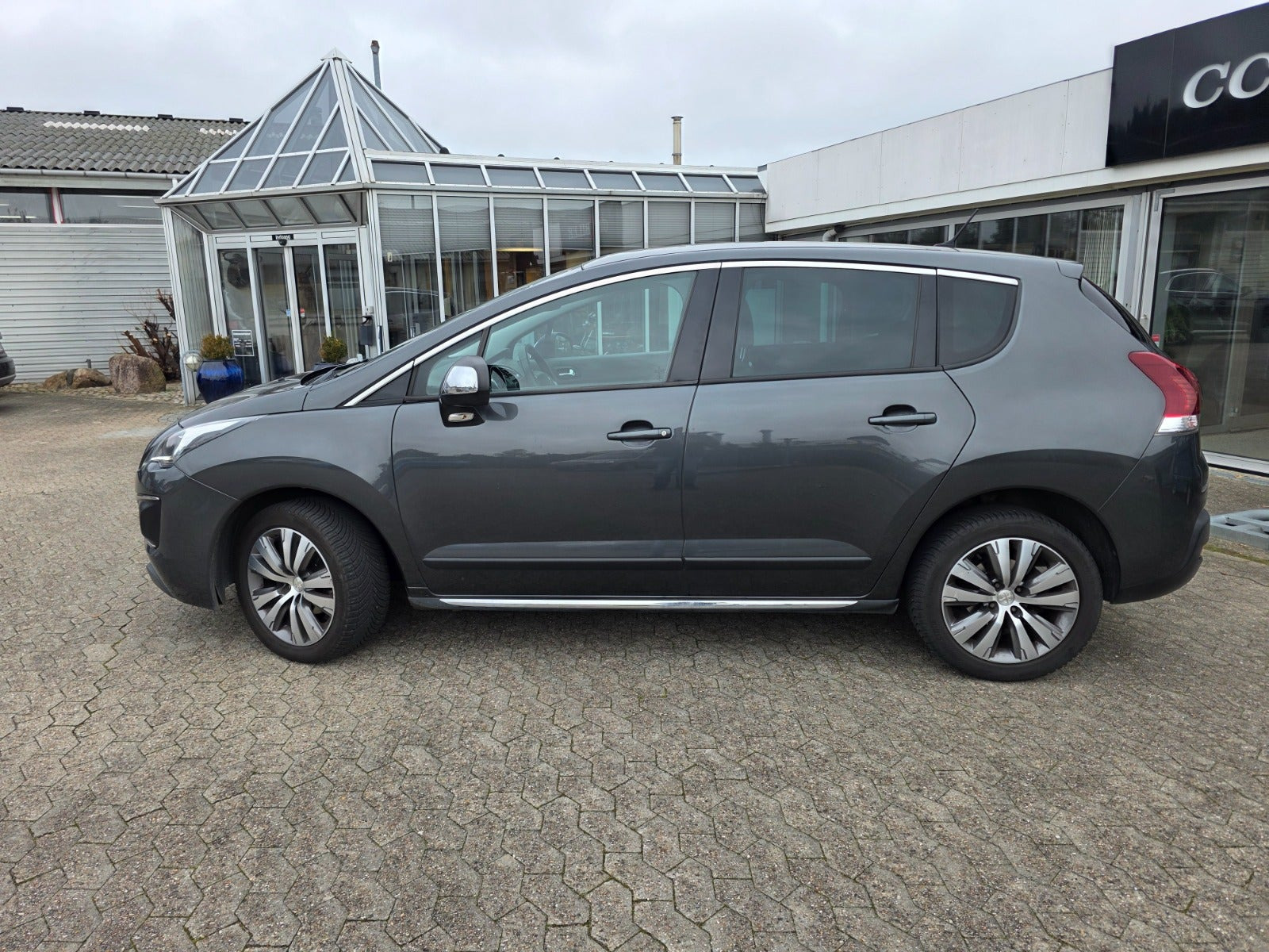 Sort Peugeot 3008 fra 2016