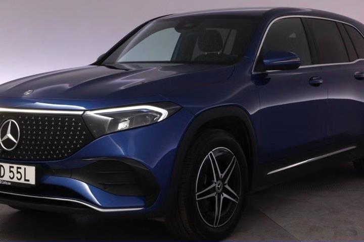 Blå Mercedes EQB250+ fra 2025