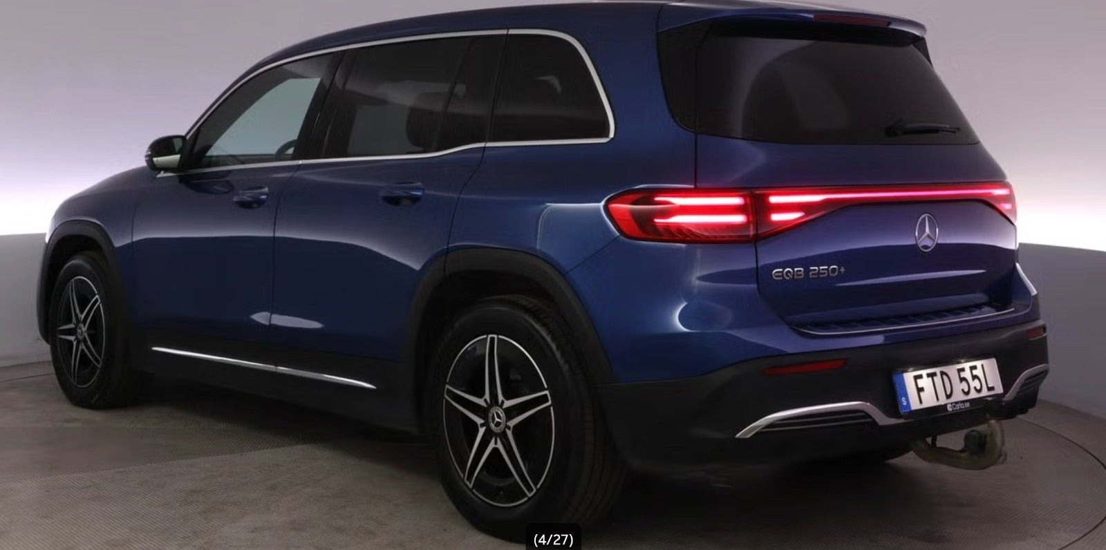 Blå Mercedes EQB250+ fra 2025