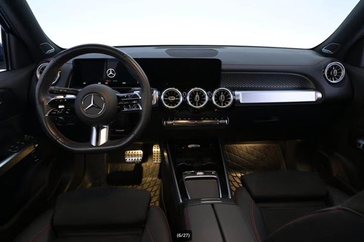 Blå Mercedes EQB250+ fra 2025