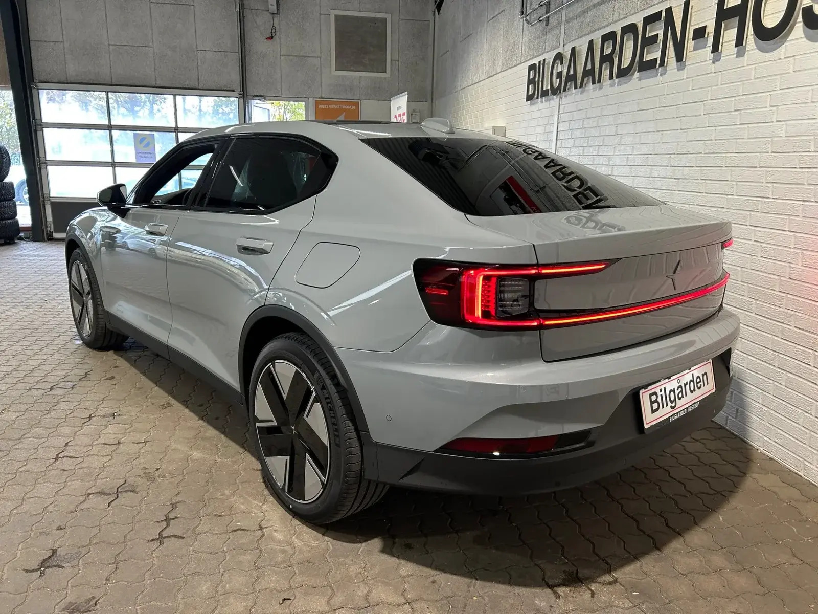Grå Polestar 2 fra 2026