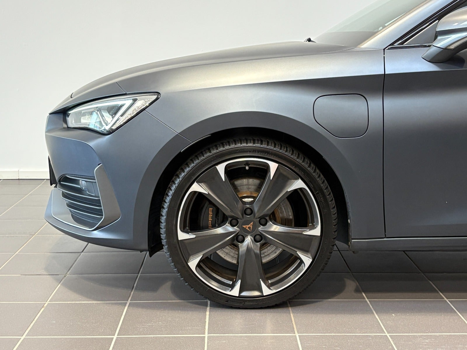 Grå Cupra Leon fra 2021