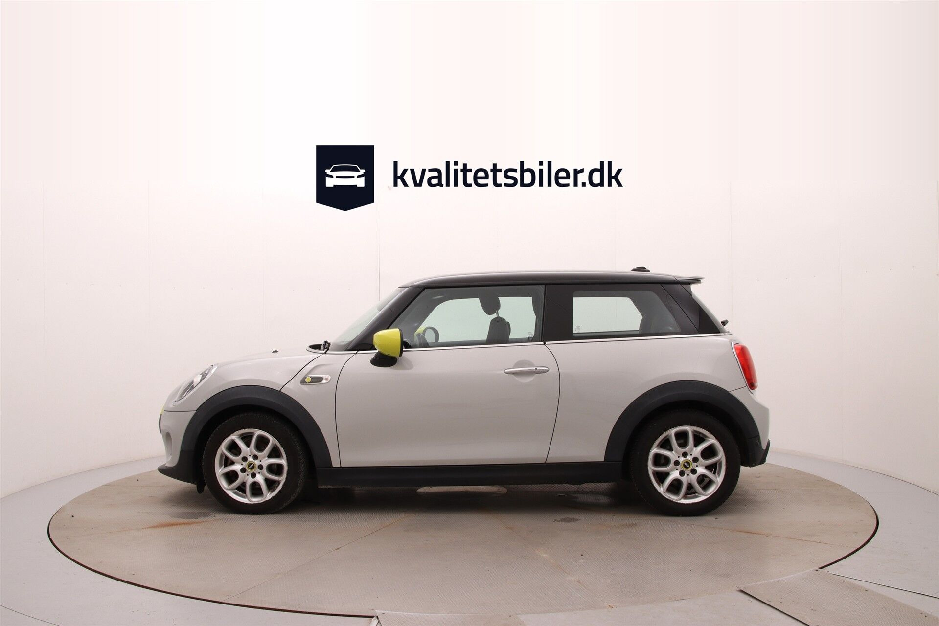 Sølv Mini Cooper fra 2020