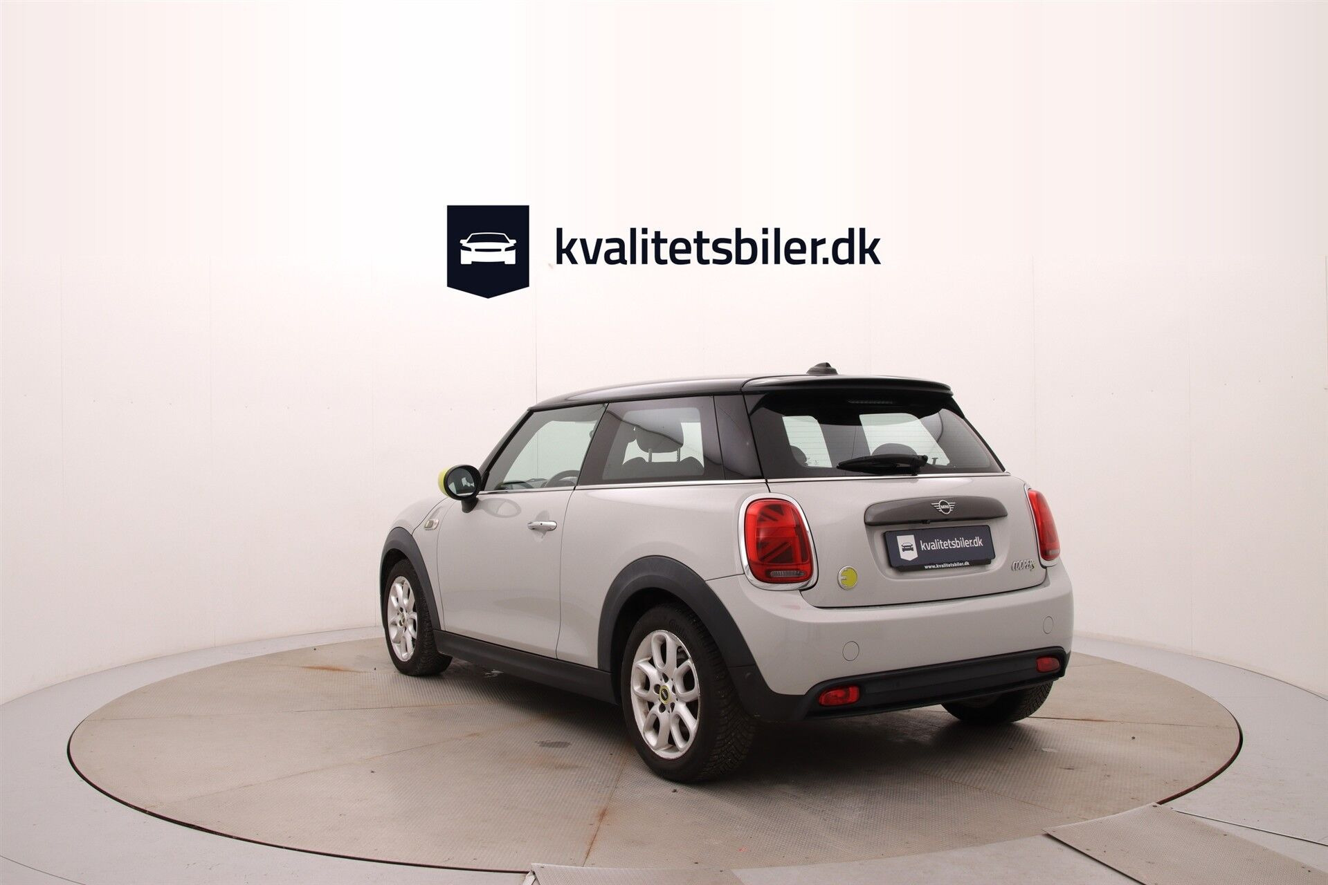 Sølv Mini Cooper fra 2020