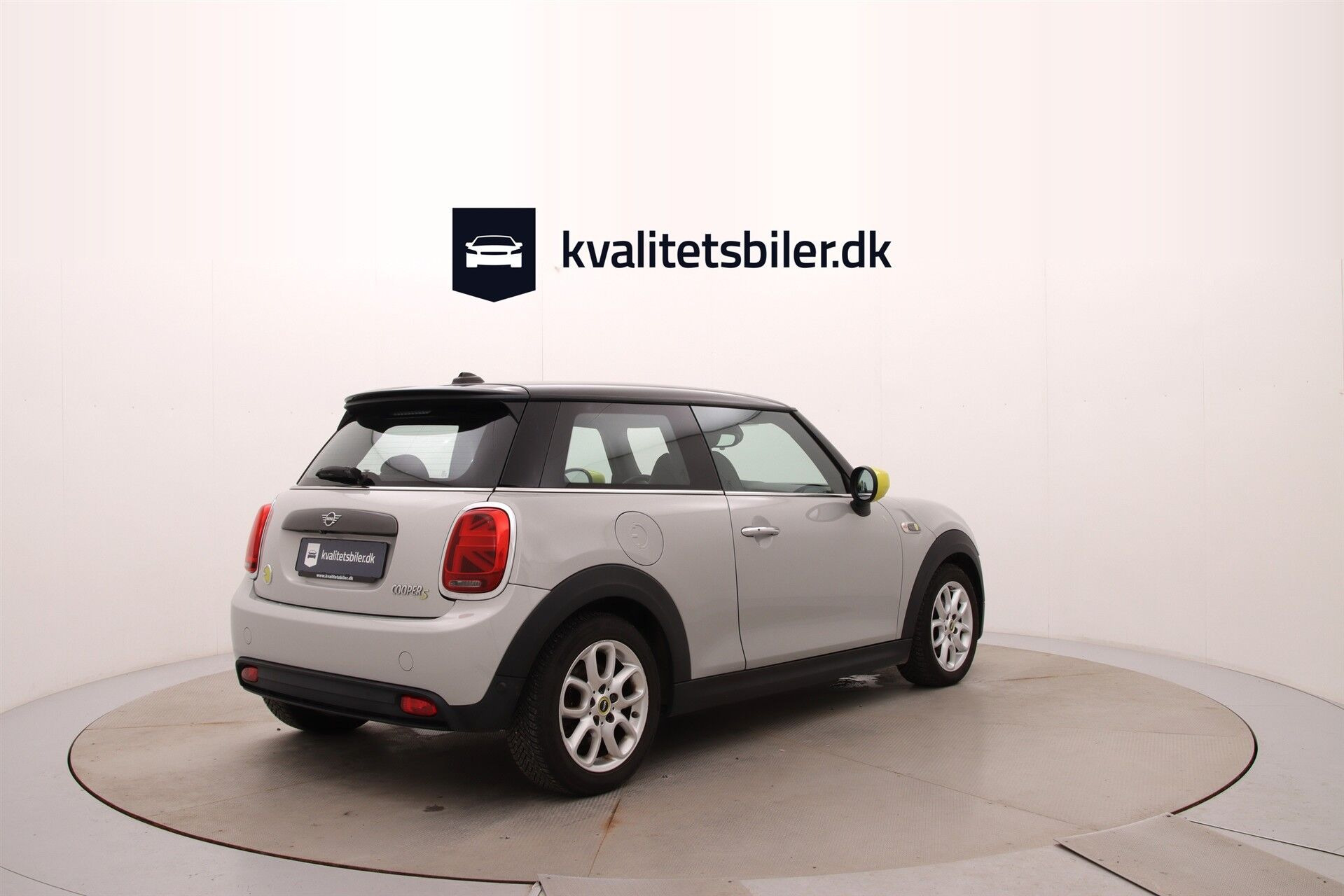 Sølv Mini Cooper fra 2020