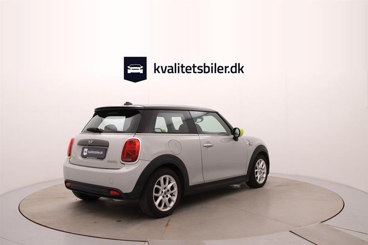 Sølv Mini Cooper fra 2020