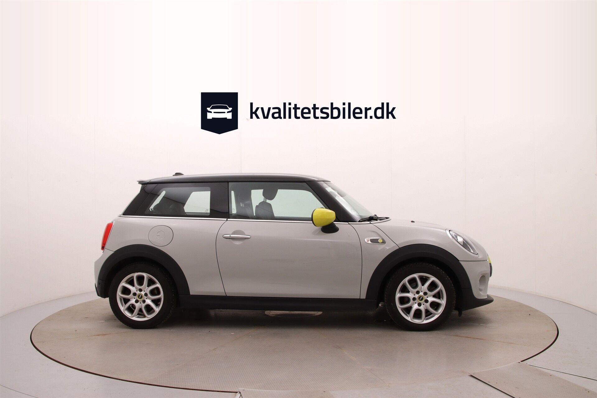 Sølv Mini Cooper fra 2020