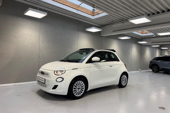 Hvid Fiat 500e fra 2023