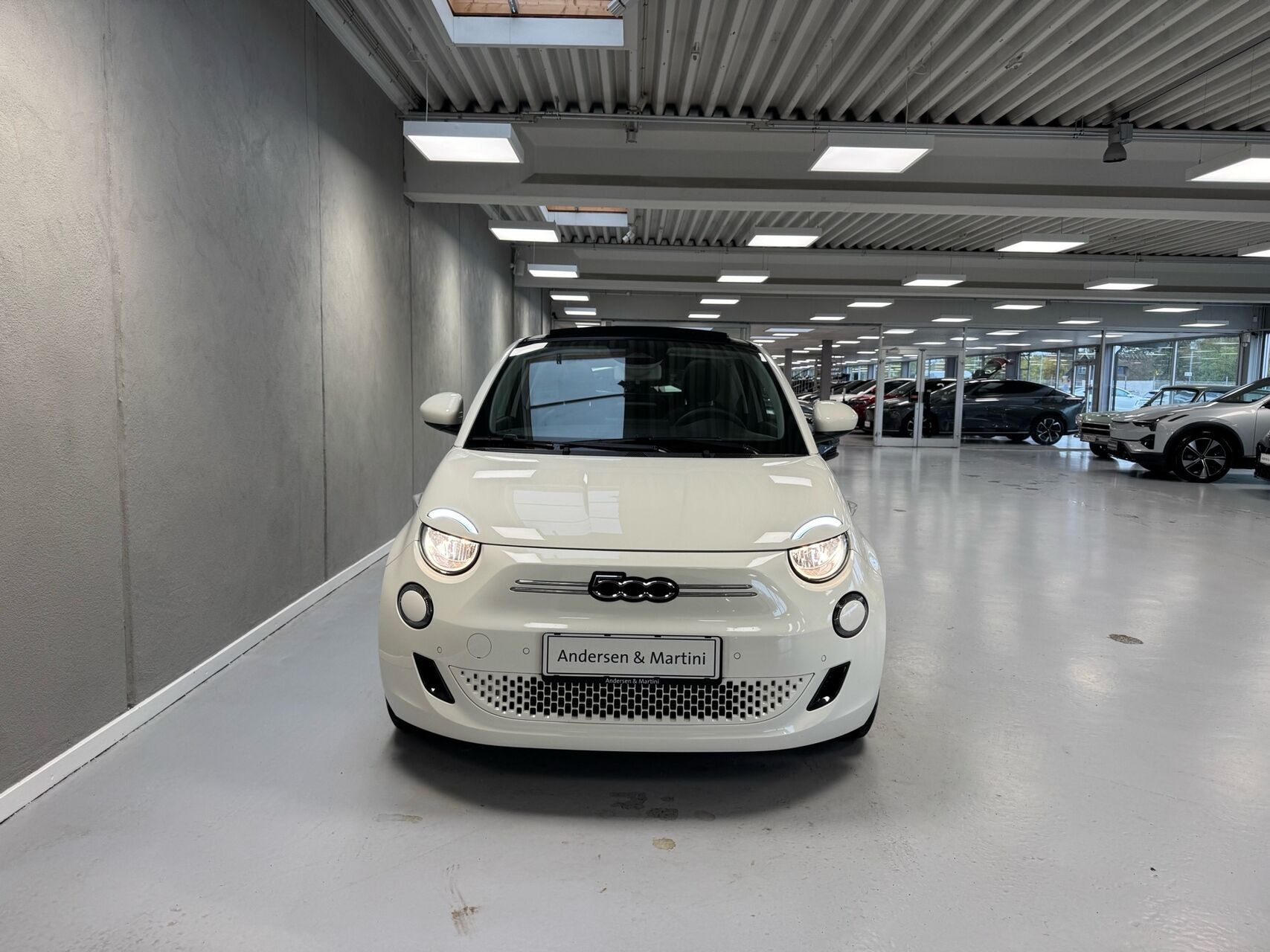 Hvid Fiat 500e fra 2023