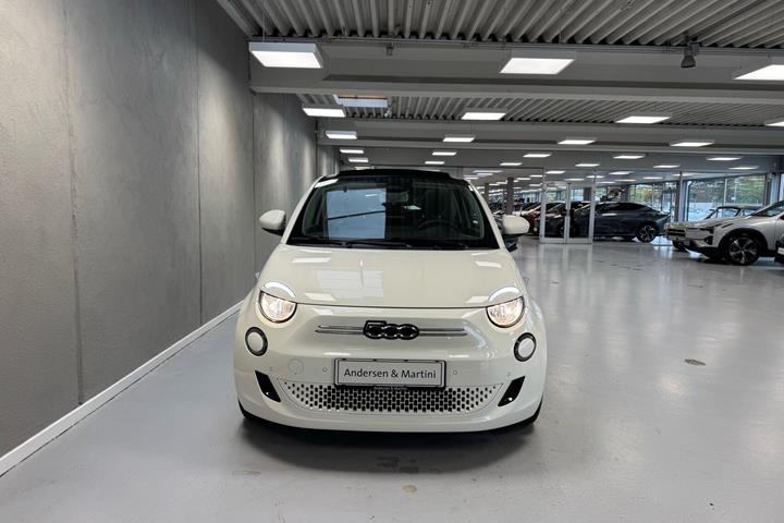 Hvid Fiat 500e fra 2023