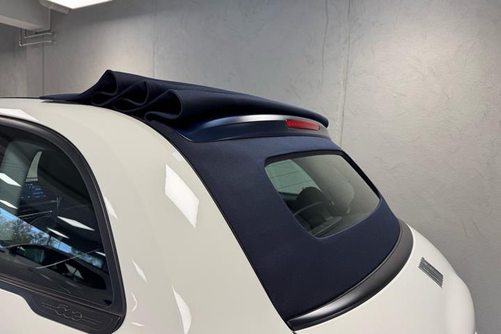 Hvid Fiat 500e fra 2023
