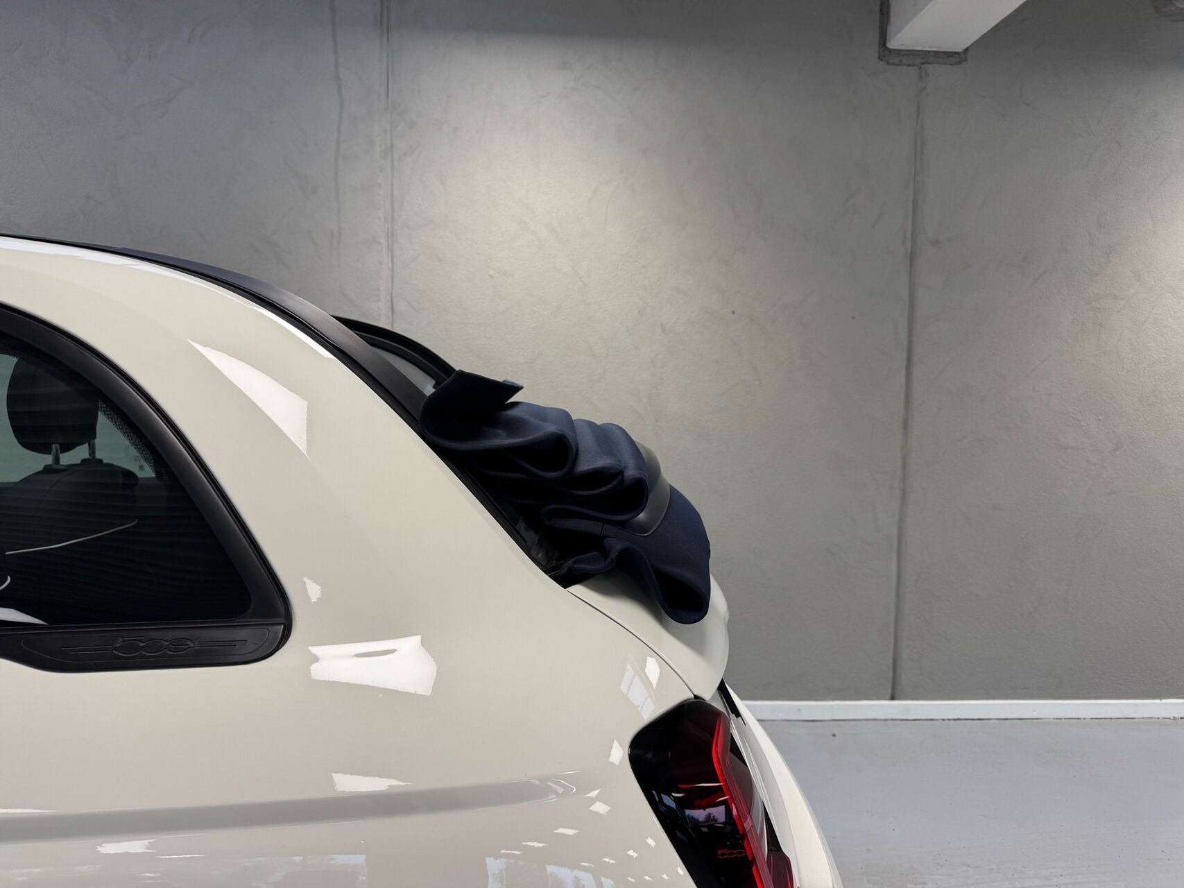 Hvid Fiat 500e fra 2023