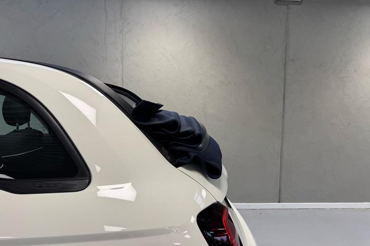 Hvid Fiat 500e fra 2023