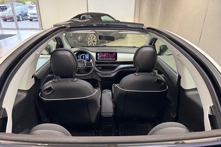 Hvid Fiat 500e fra 2023