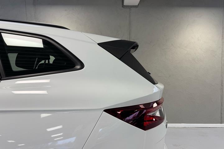 Hvid Skoda Enyaq fra 2023