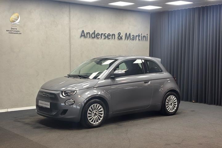 Grå Fiat 500e fra 2023