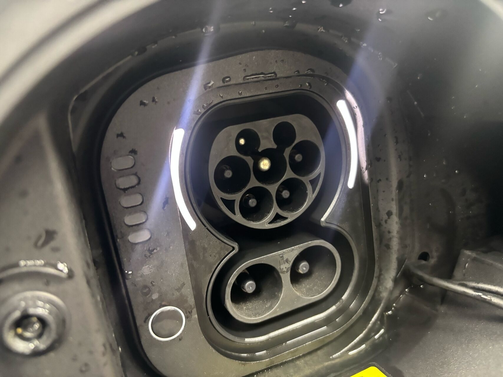 Grå Fiat 500e fra 2023