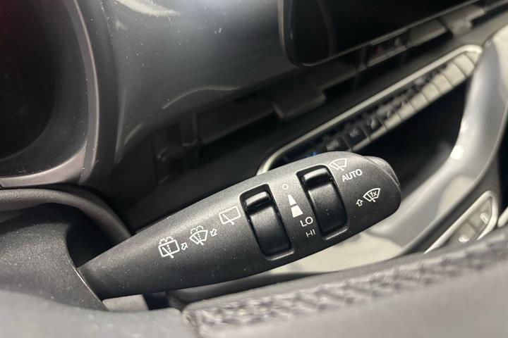 Grå Fiat 500e fra 2023