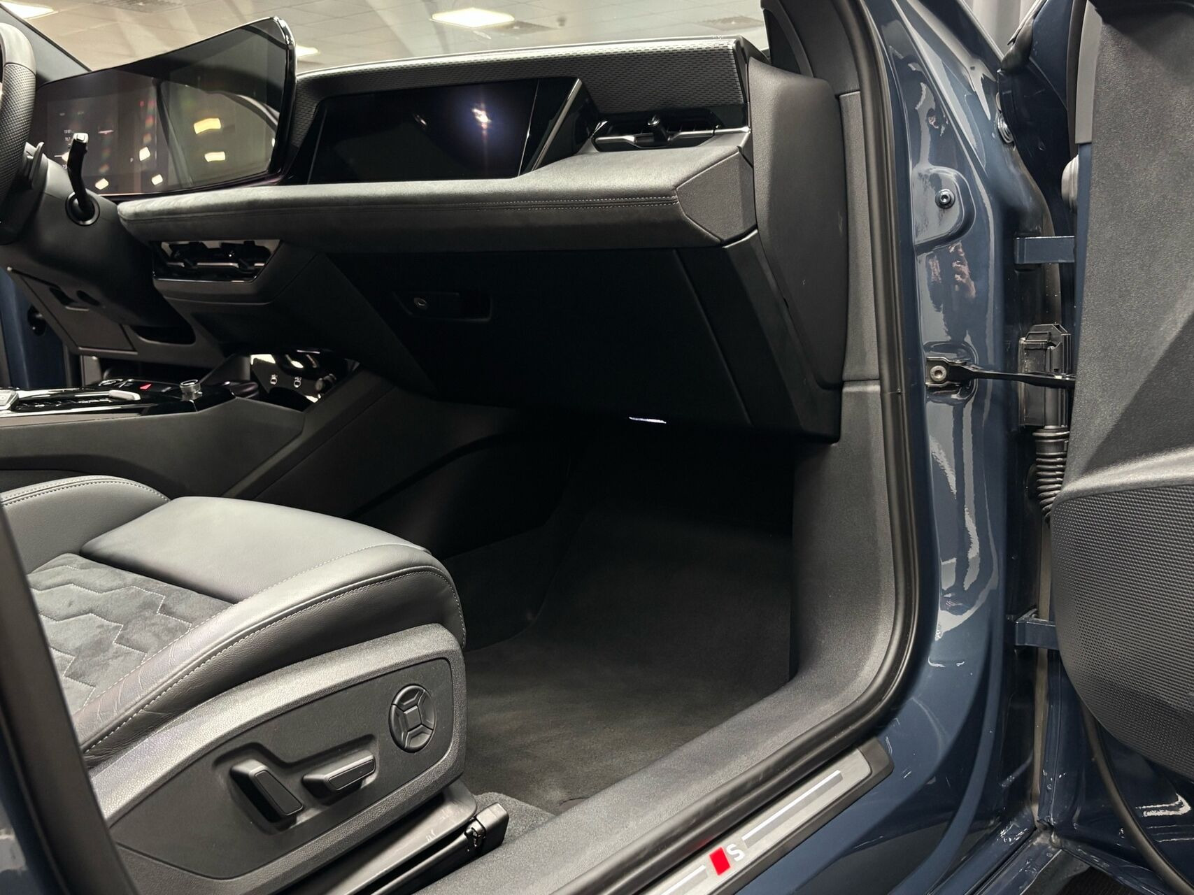 Blå Audi A6 fra 2025