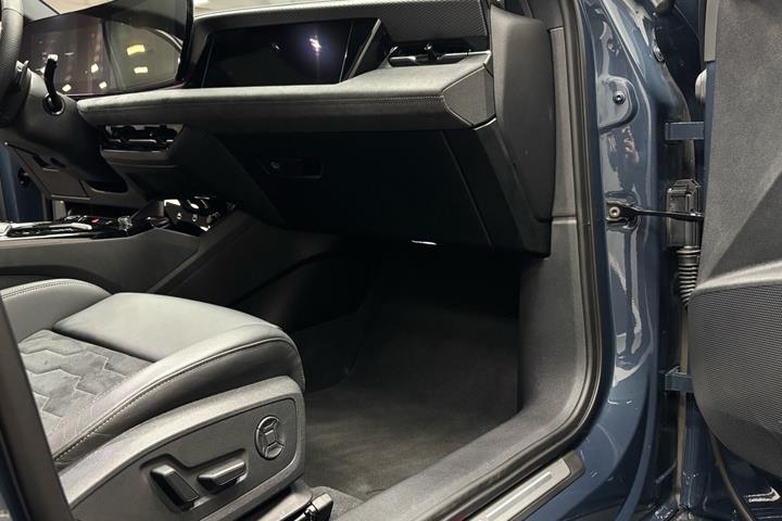 Blå Audi A6 fra 2025