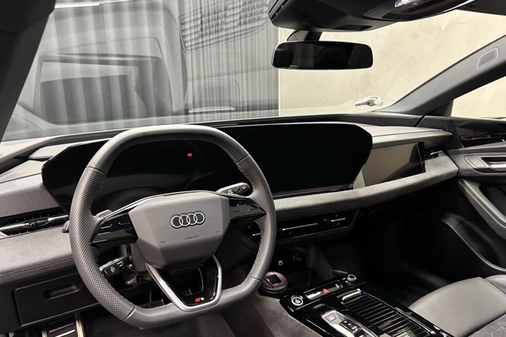 Blå Audi A6 fra 2025