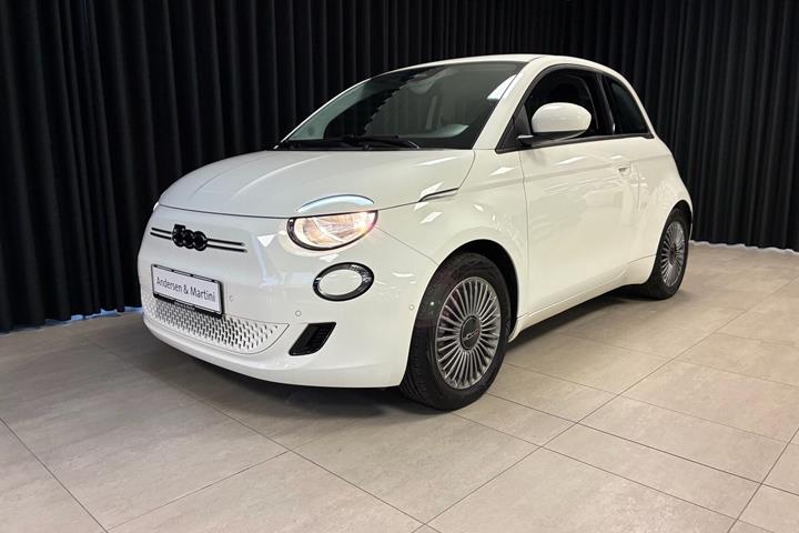 Hvid Fiat 500e fra 2023