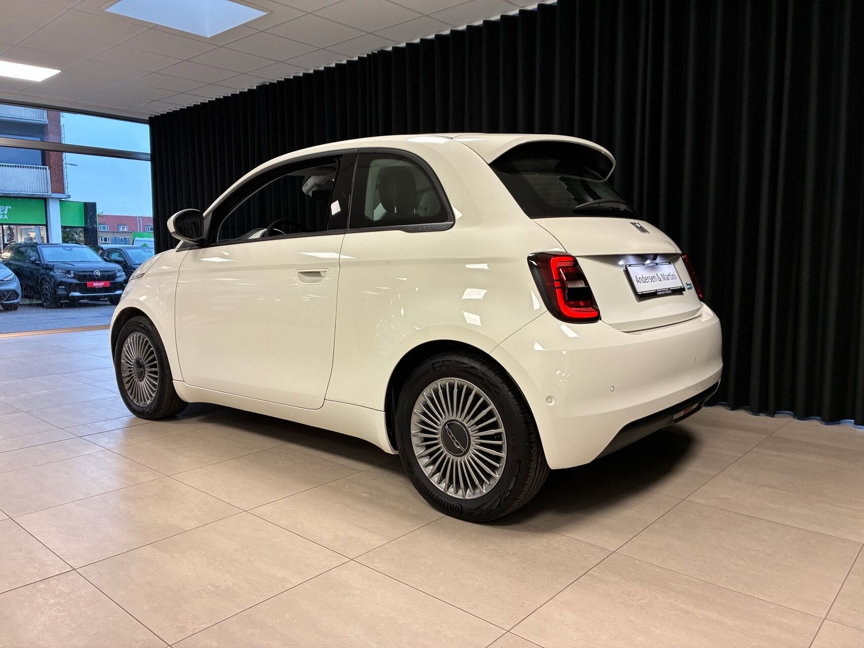 Hvid Fiat 500e fra 2023