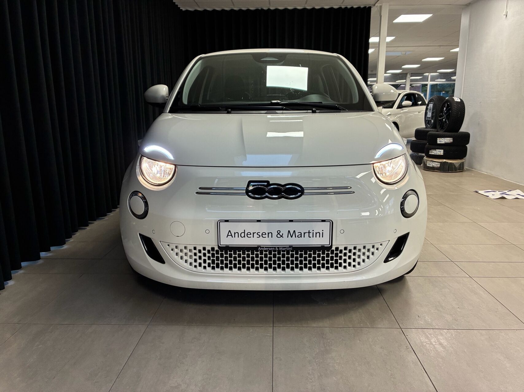 Hvid Fiat 500e fra 2023