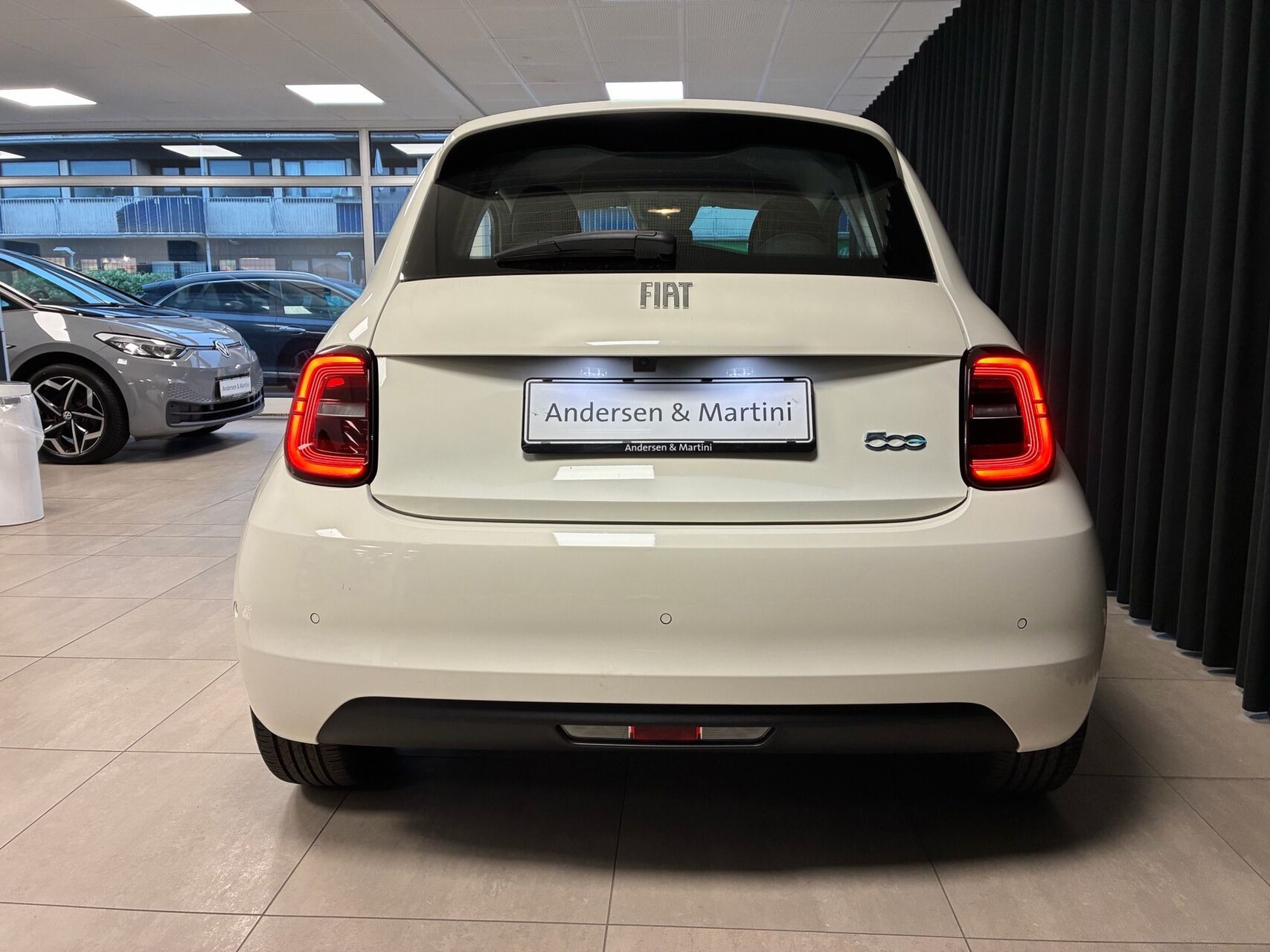 Hvid Fiat 500e fra 2023