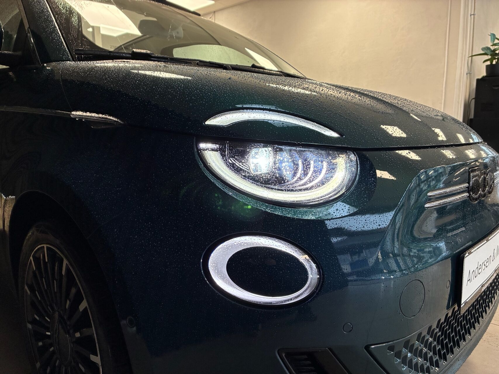Grøn Fiat 500e fra 2024