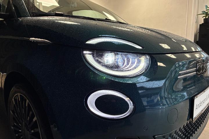 Grøn Fiat 500e fra 2024