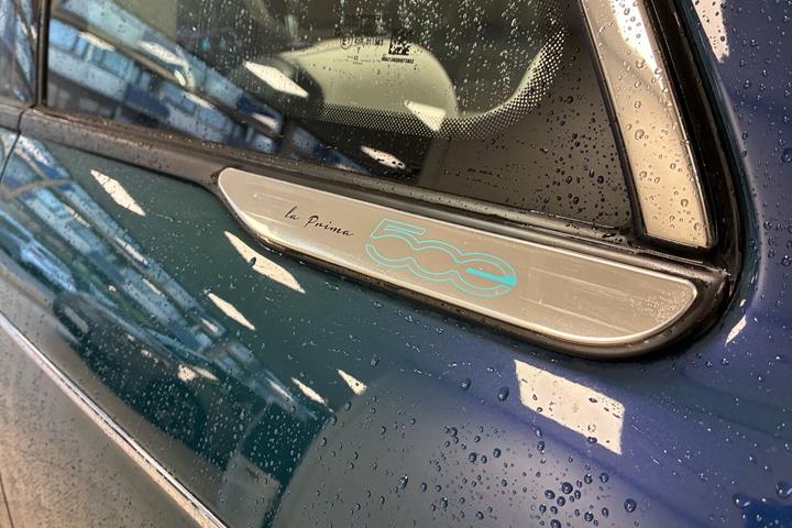 Grøn Fiat 500e fra 2024