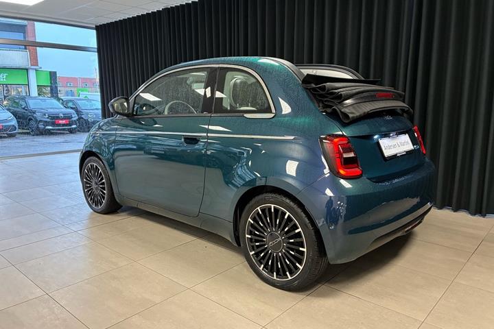 Grøn Fiat 500e fra 2024