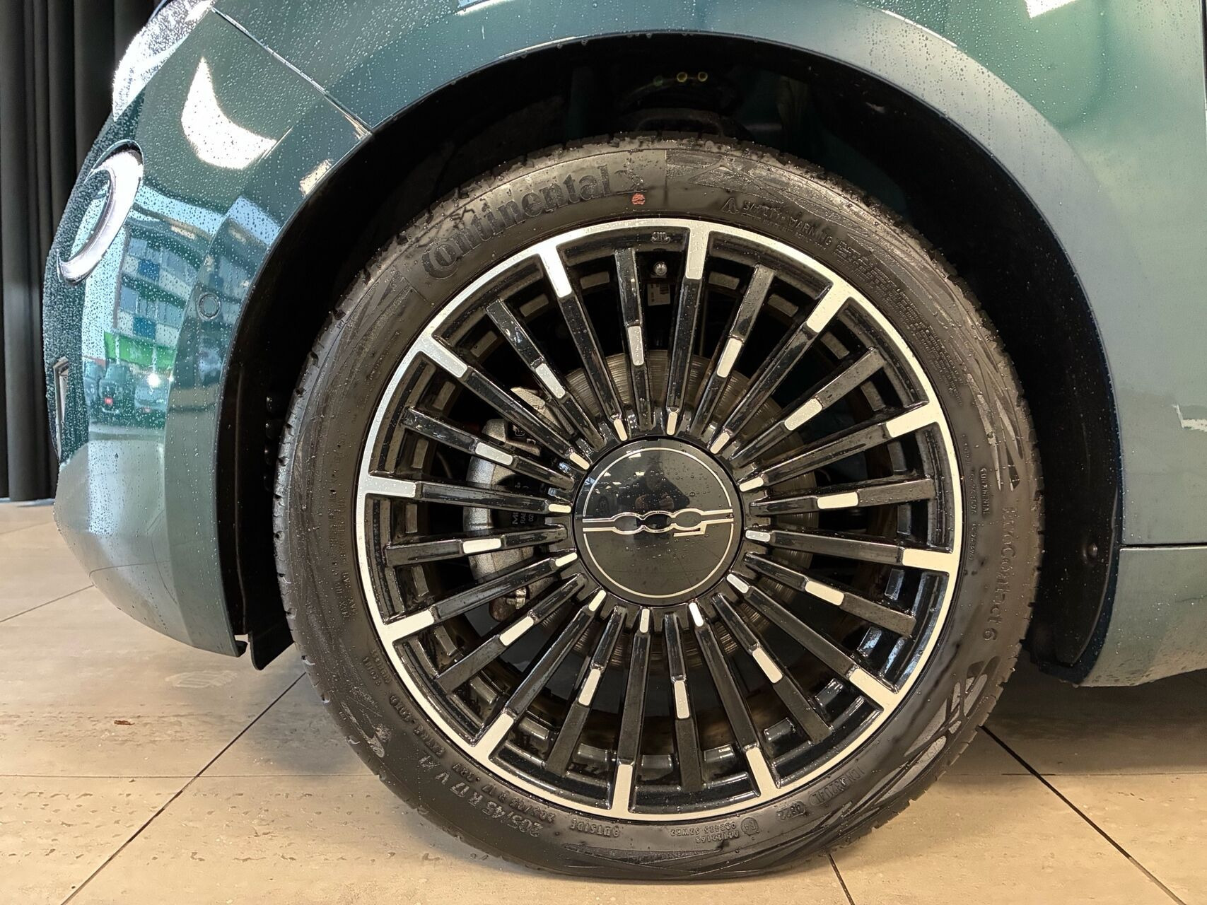 Grøn Fiat 500e fra 2024