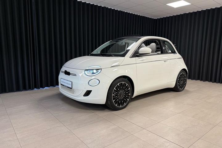 Hvid Fiat 500e fra 2024