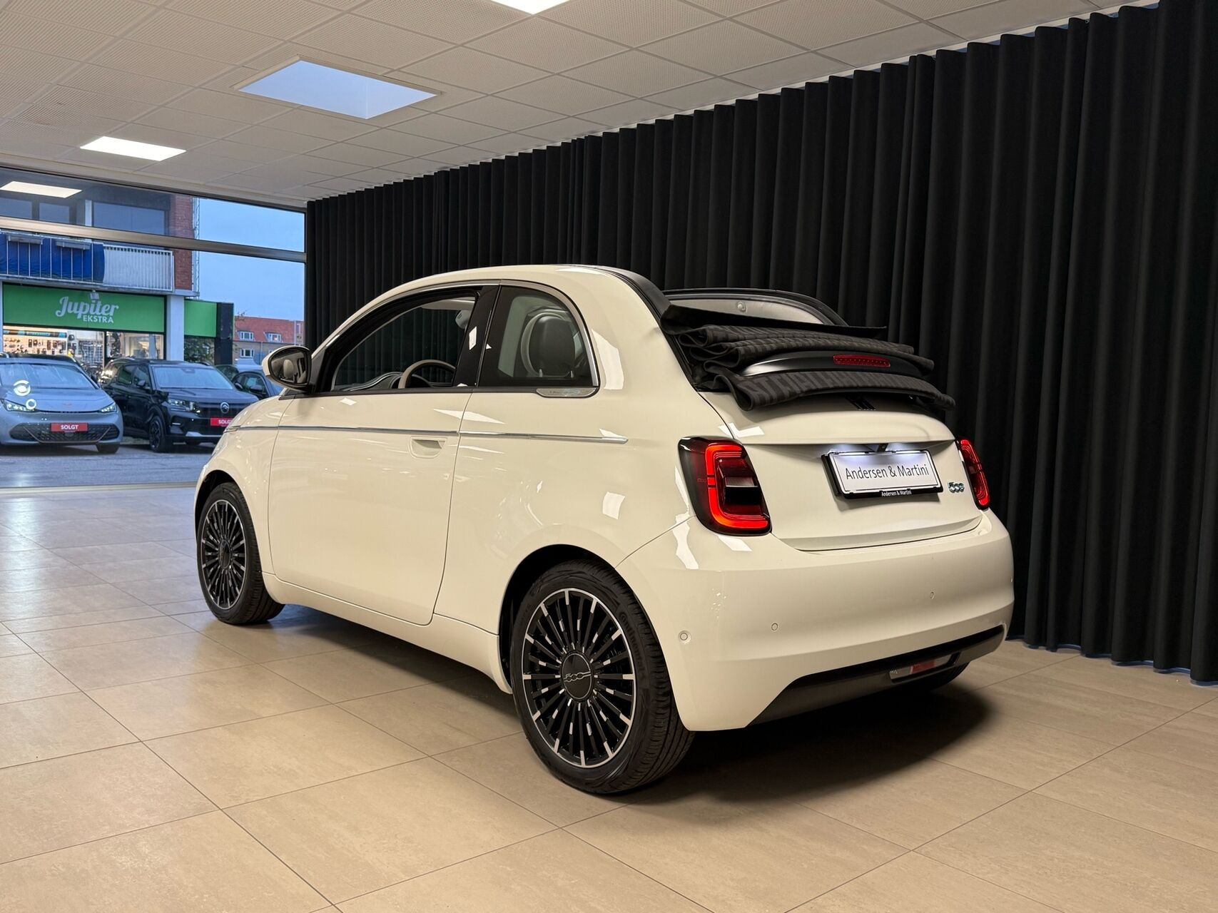 Hvid Fiat 500e fra 2024