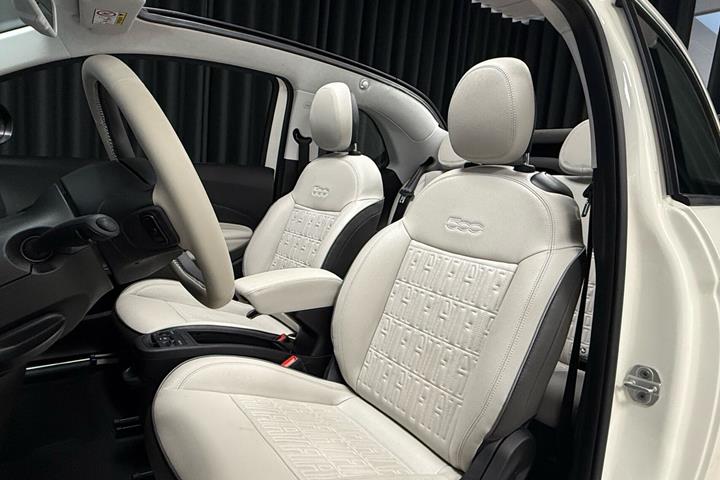 Hvid Fiat 500e fra 2024