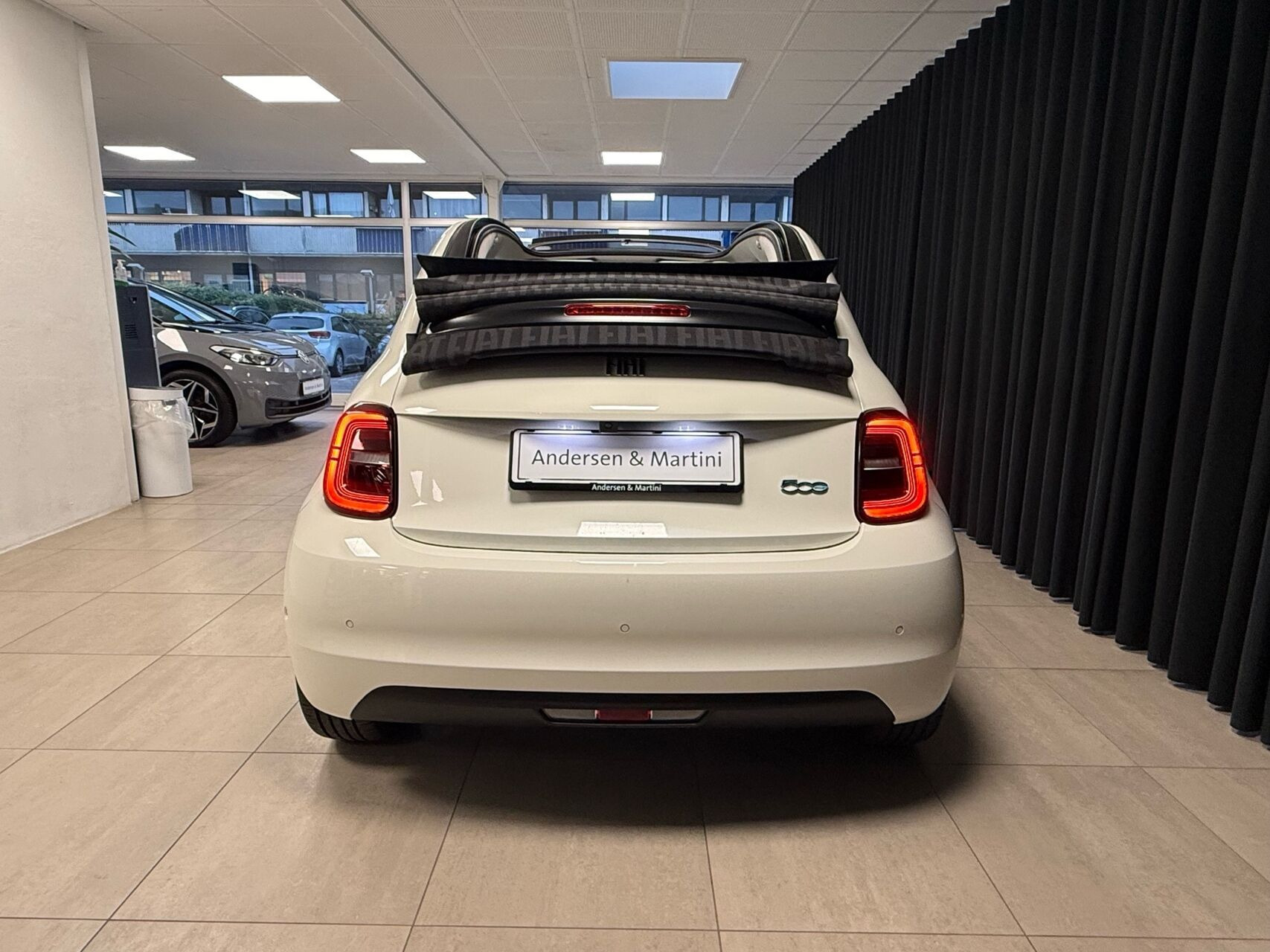 Hvid Fiat 500e fra 2024