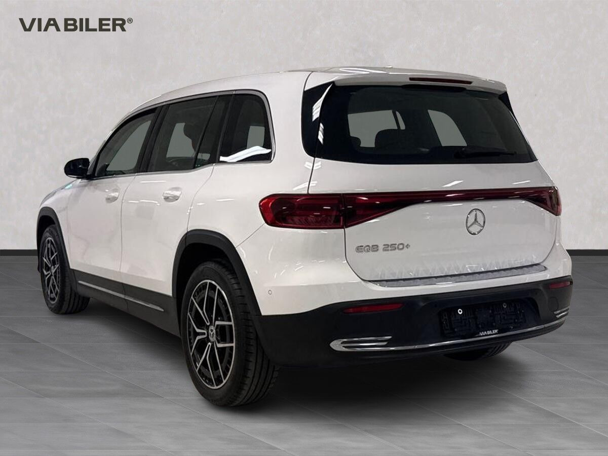 Hvid Mercedes EQB250+ fra 2024