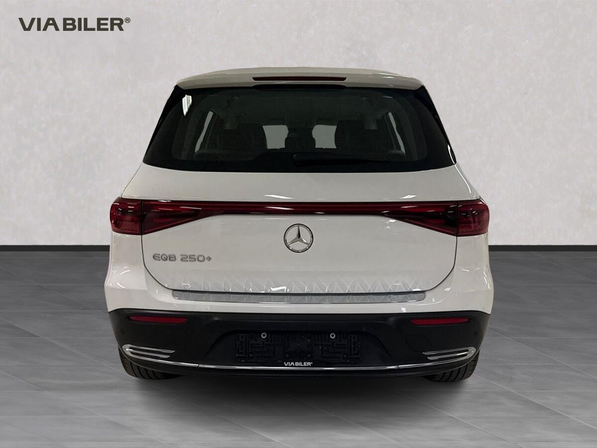 Hvid Mercedes EQB250+ fra 2024