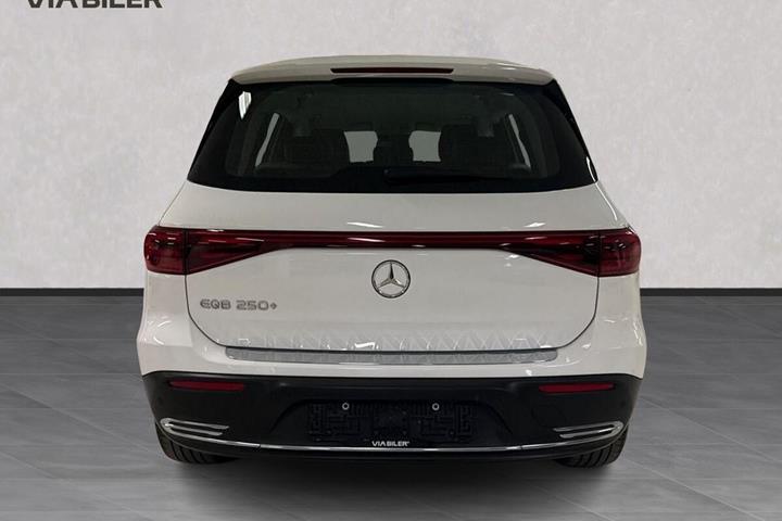 Hvid Mercedes EQB250+ fra 2024
