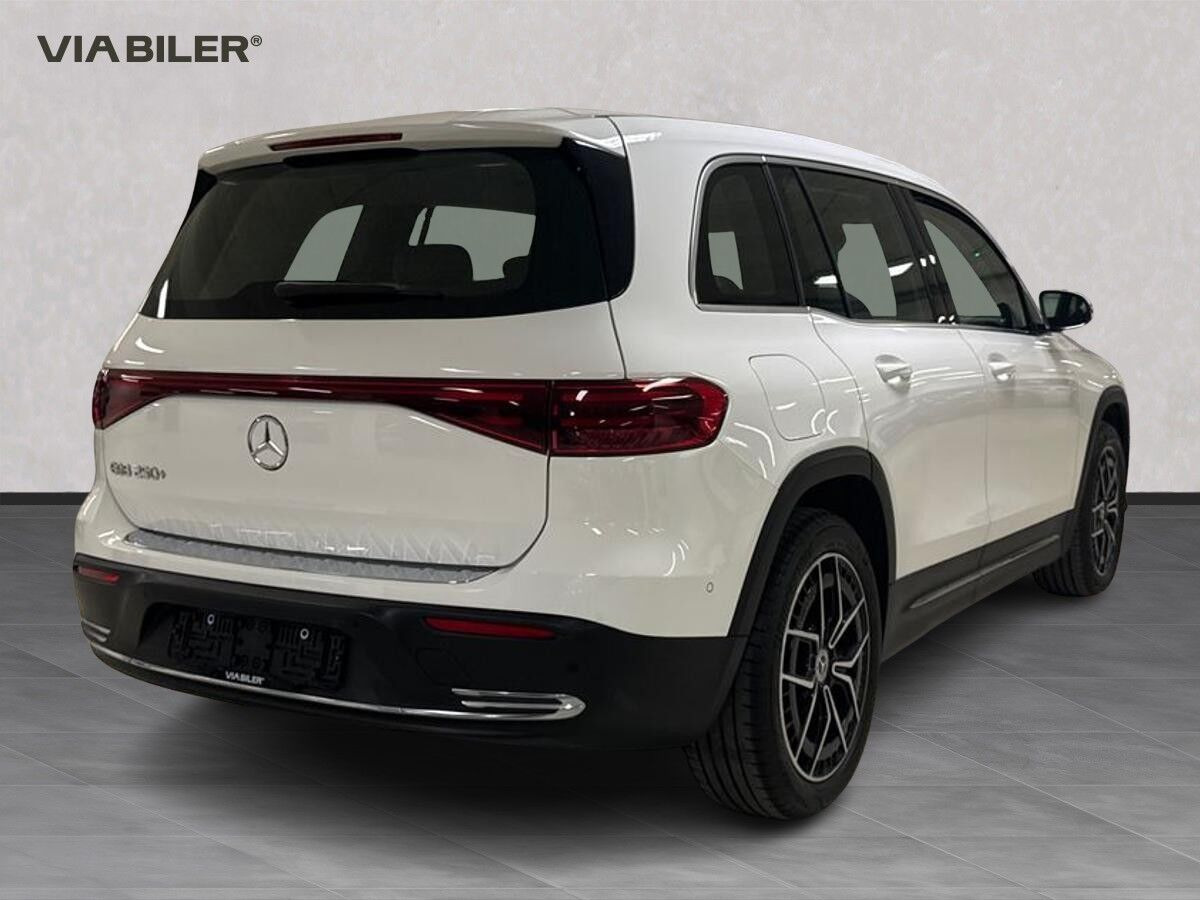 Hvid Mercedes EQB250+ fra 2024