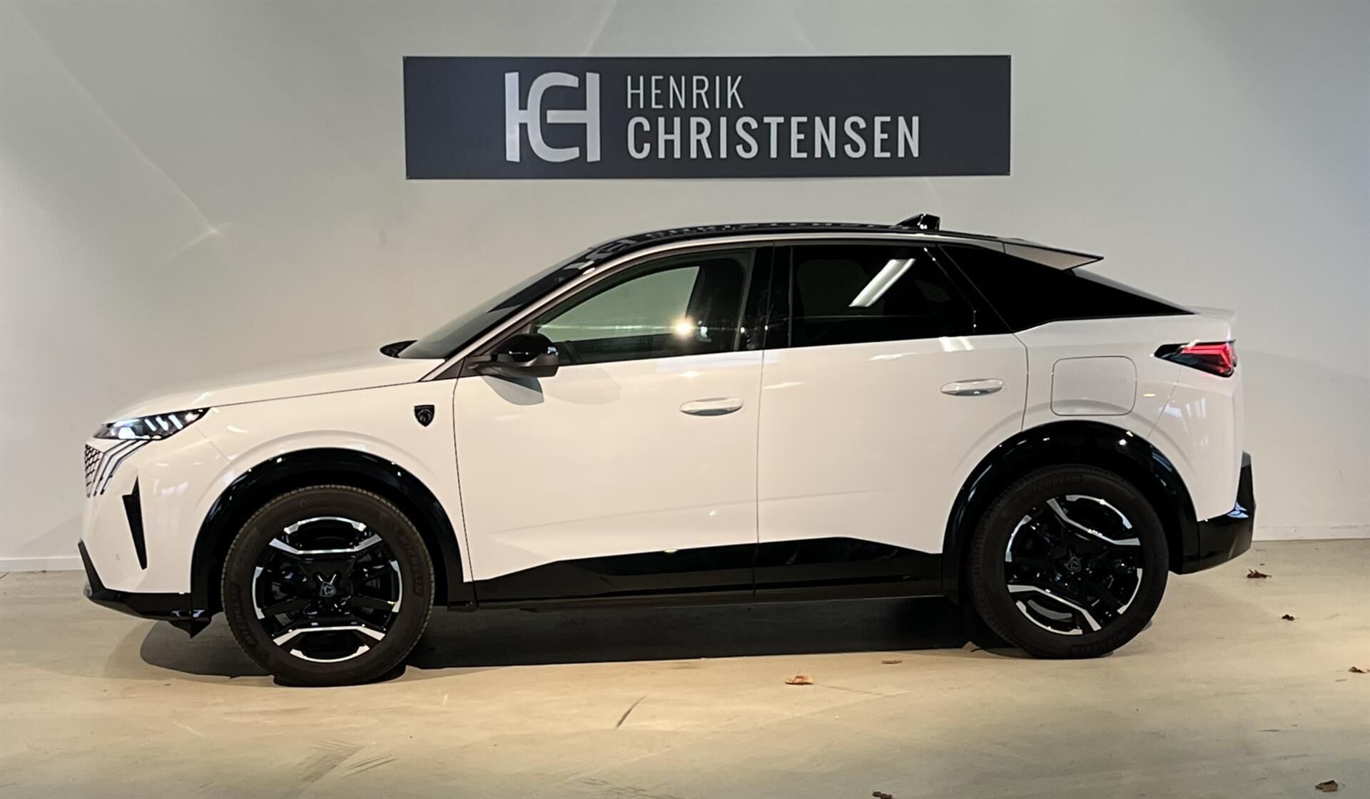 Hvid Peugeot e-3008 fra 2025